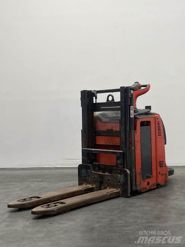 Linde D12AP Stapelaar meeloop