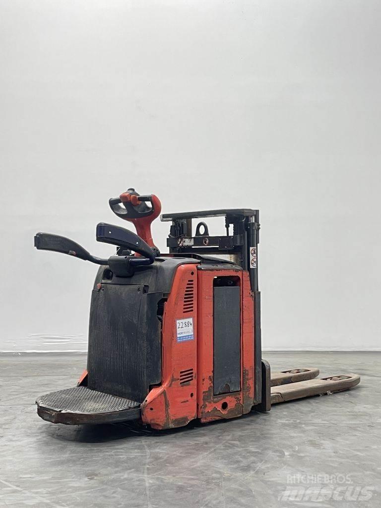 Linde D12AP Stapelaar meeloop