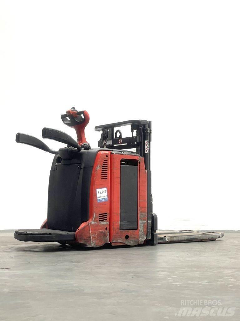 Linde D12HPAP Stapelaar meeloop