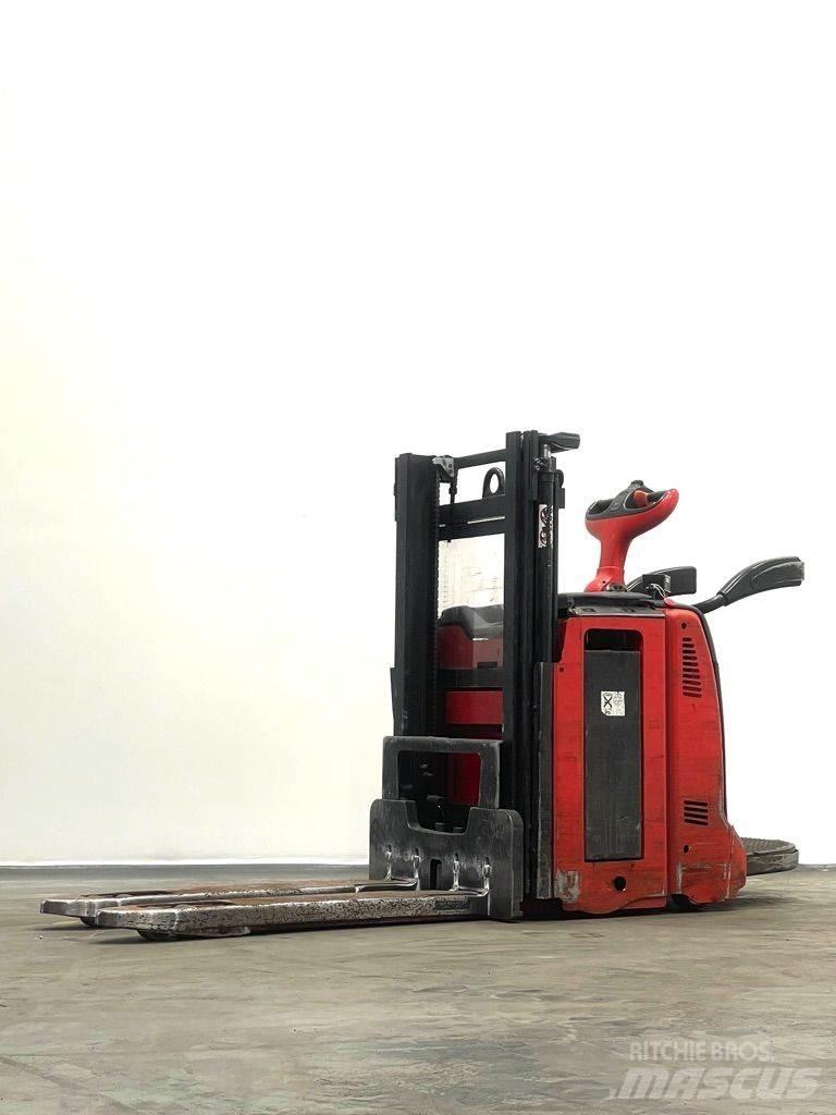 Linde D12HPAP-133 Stapelaar meeloop