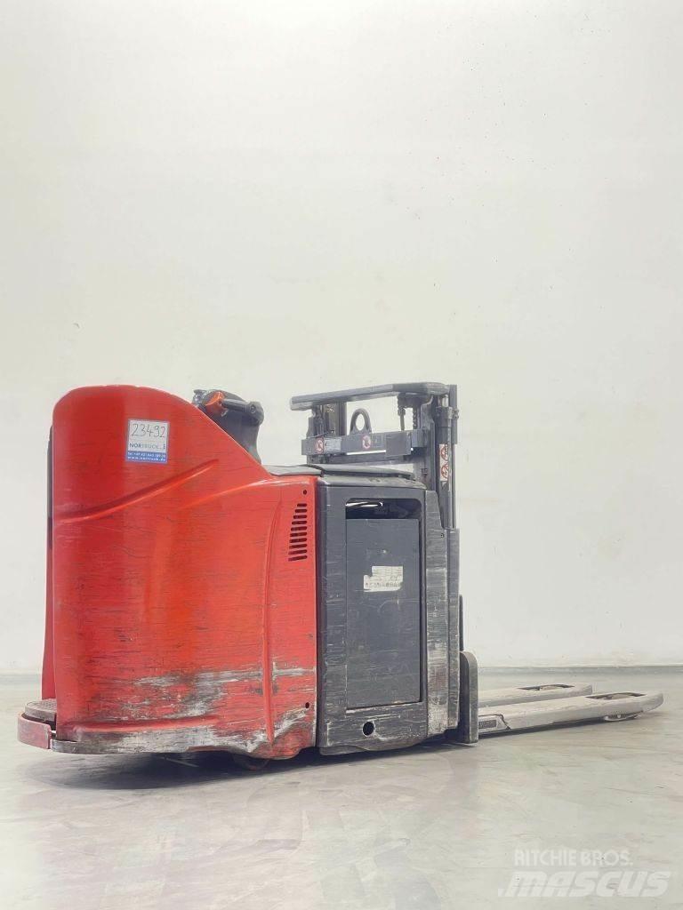 Linde D12HPSP-133 Stapelaar meeloop