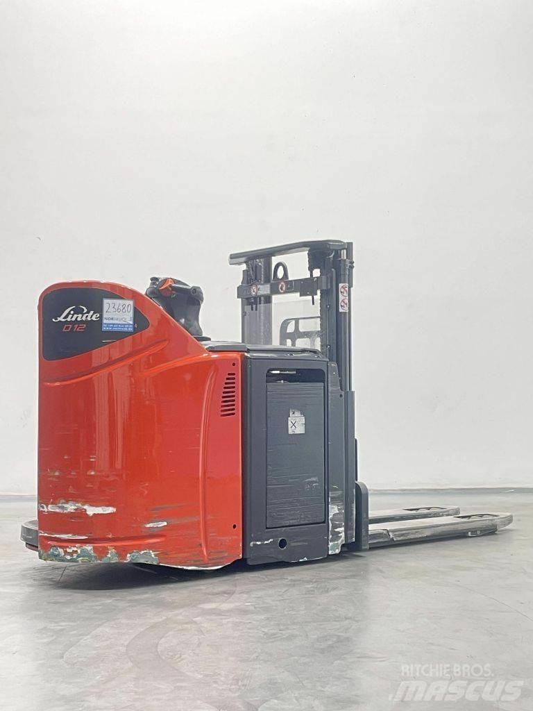 Linde D12HPSP-133 Stapelaar meeloop