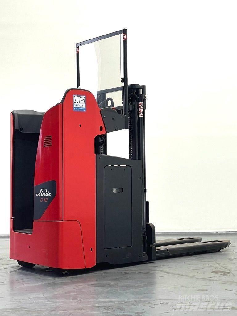 Linde D12SF-1164 Stapelaar meeloop