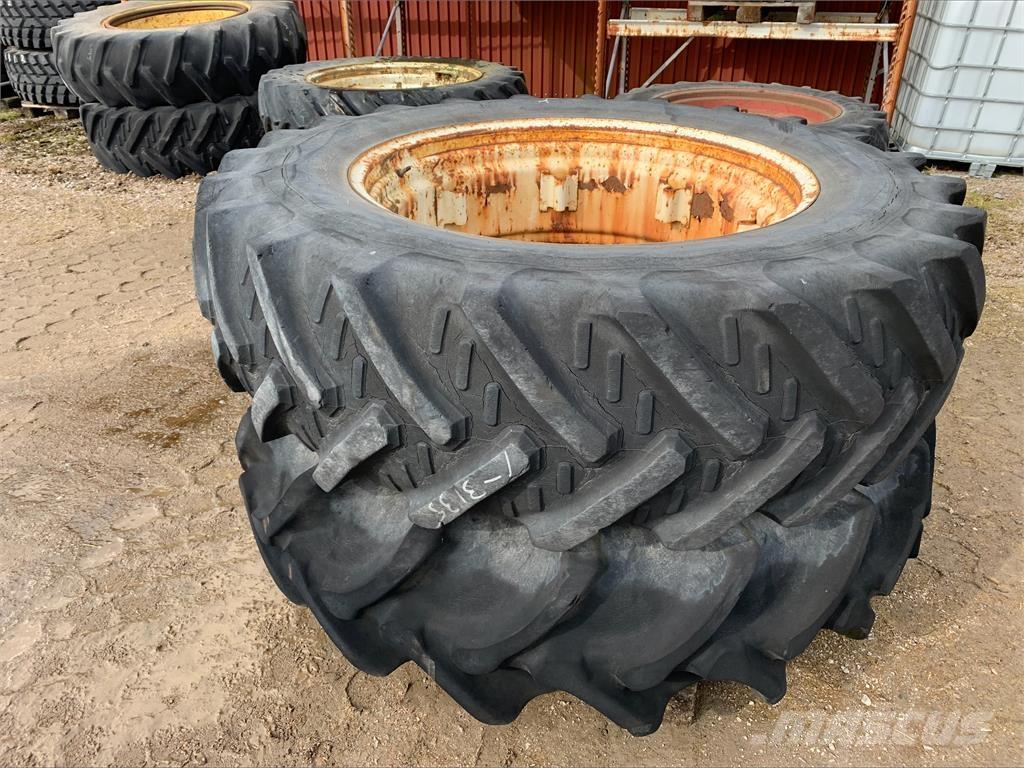  18,4X38 Banden, wielen en velgen