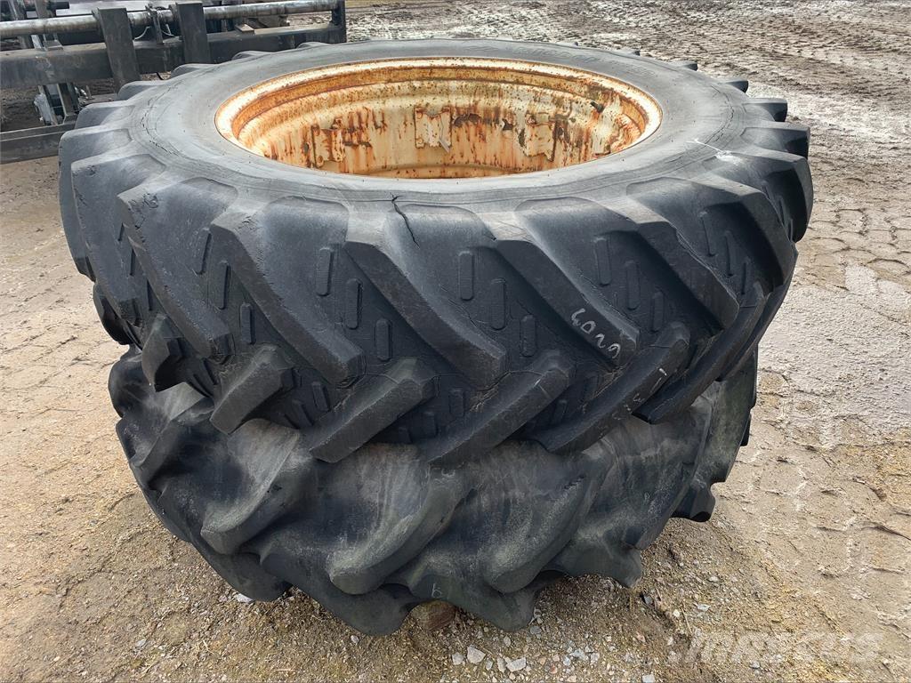  18,4X38 Banden, wielen en velgen