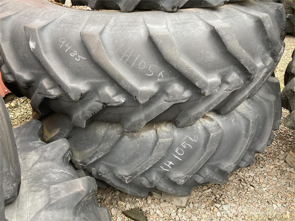  18.4X38 2 ST Banden, wielen en velgen