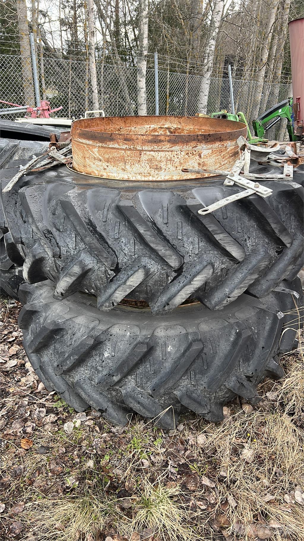  20.8R 38 Banden, wielen en velgen