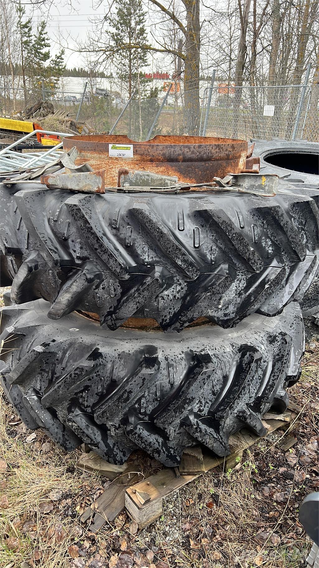  20.8R 38 Banden, wielen en velgen