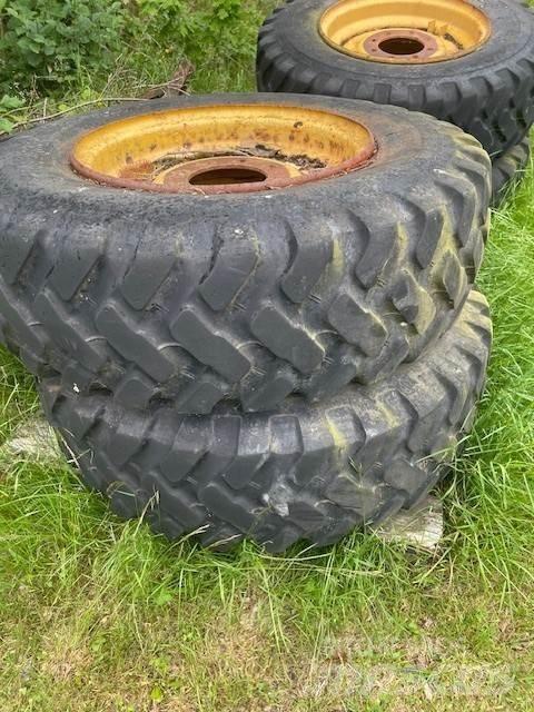  4ST LASTMASKINSDÄCK Banden, wielen en velgen