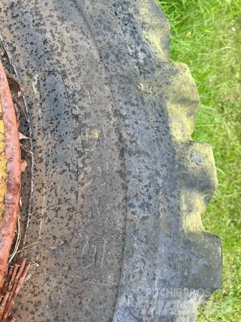  4ST LASTMASKINSDÄCK Banden, wielen en velgen