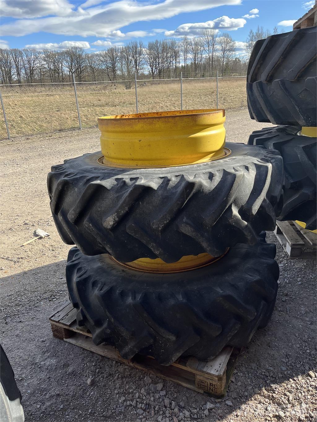  650/65x42, 540/65x30 Banden, wielen en velgen