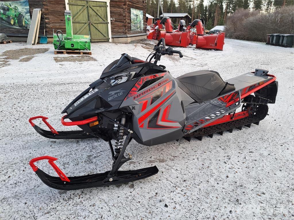 Arctic Cat M 8000 ALPHA Sneeuwscooters