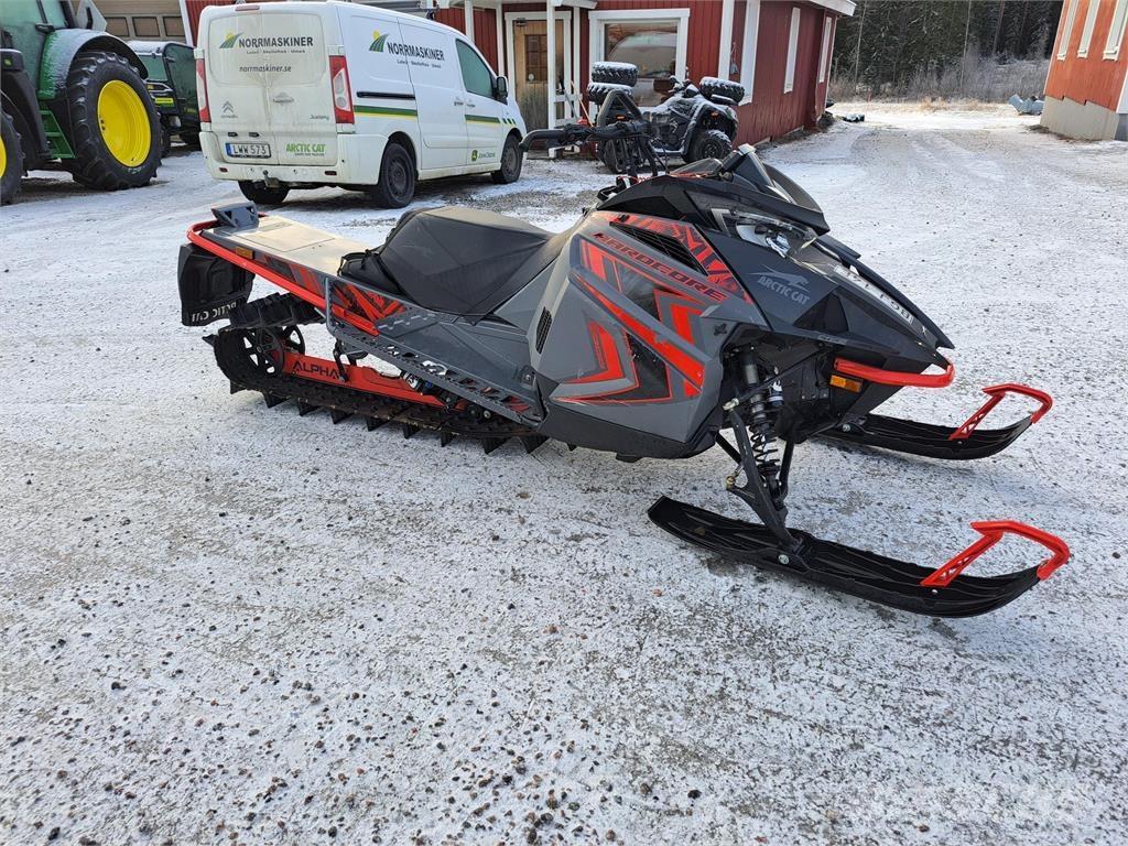 Arctic Cat M 8000 ALPHA Sneeuwscooters
