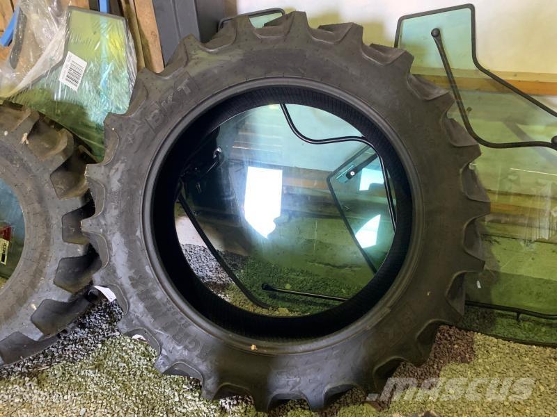 BKT Däck 340/85 R38 Banden, wielen en velgen