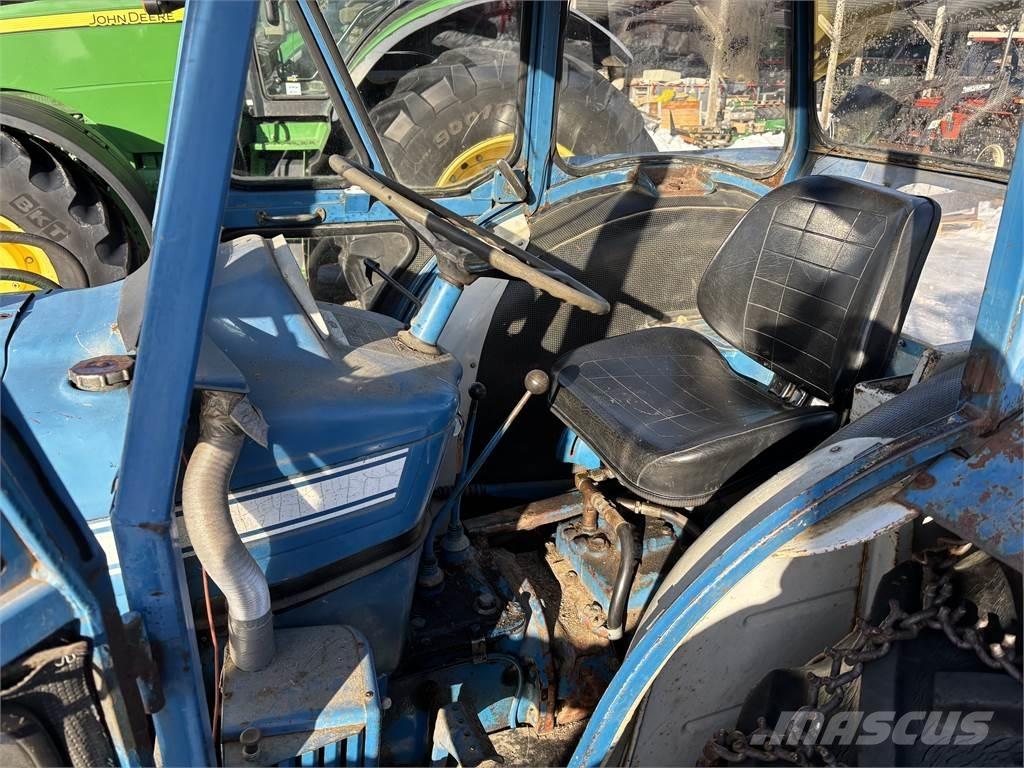 Ford 5000 med lastare Tractoren