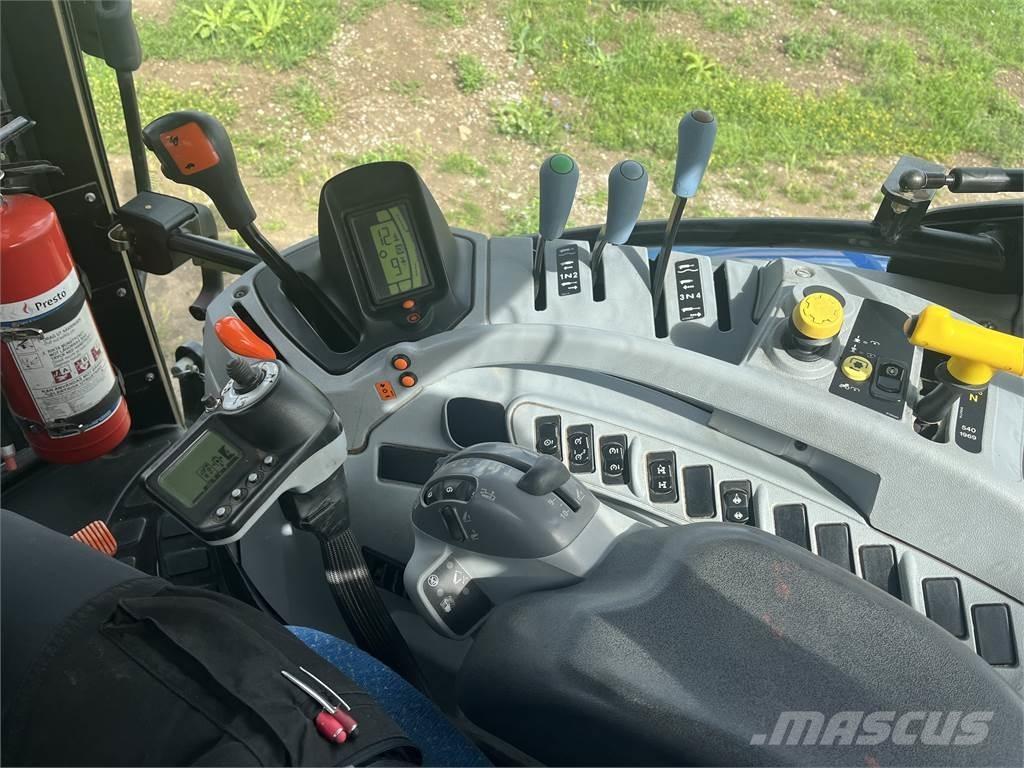 Ford New Holland T6040 Tractoren