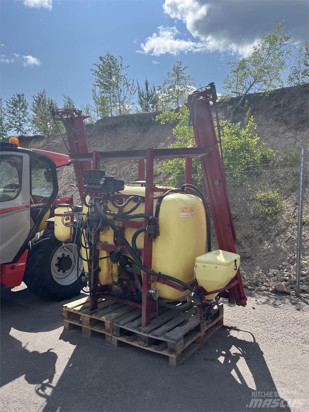 Hardi TLY 1000 Getrokken spuitmachines