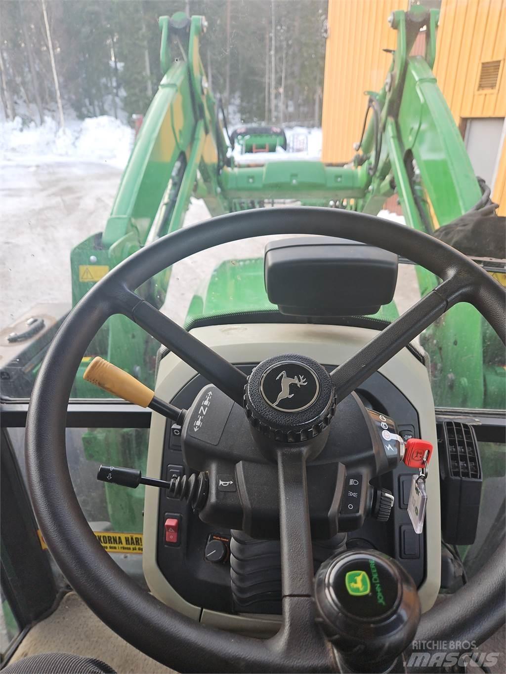 John Deere 5115M Tractoren
