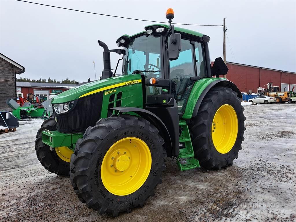 John Deere 6090M Tractoren