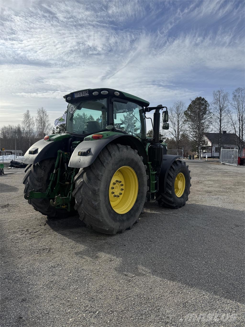 John Deere 6215R Tractoren