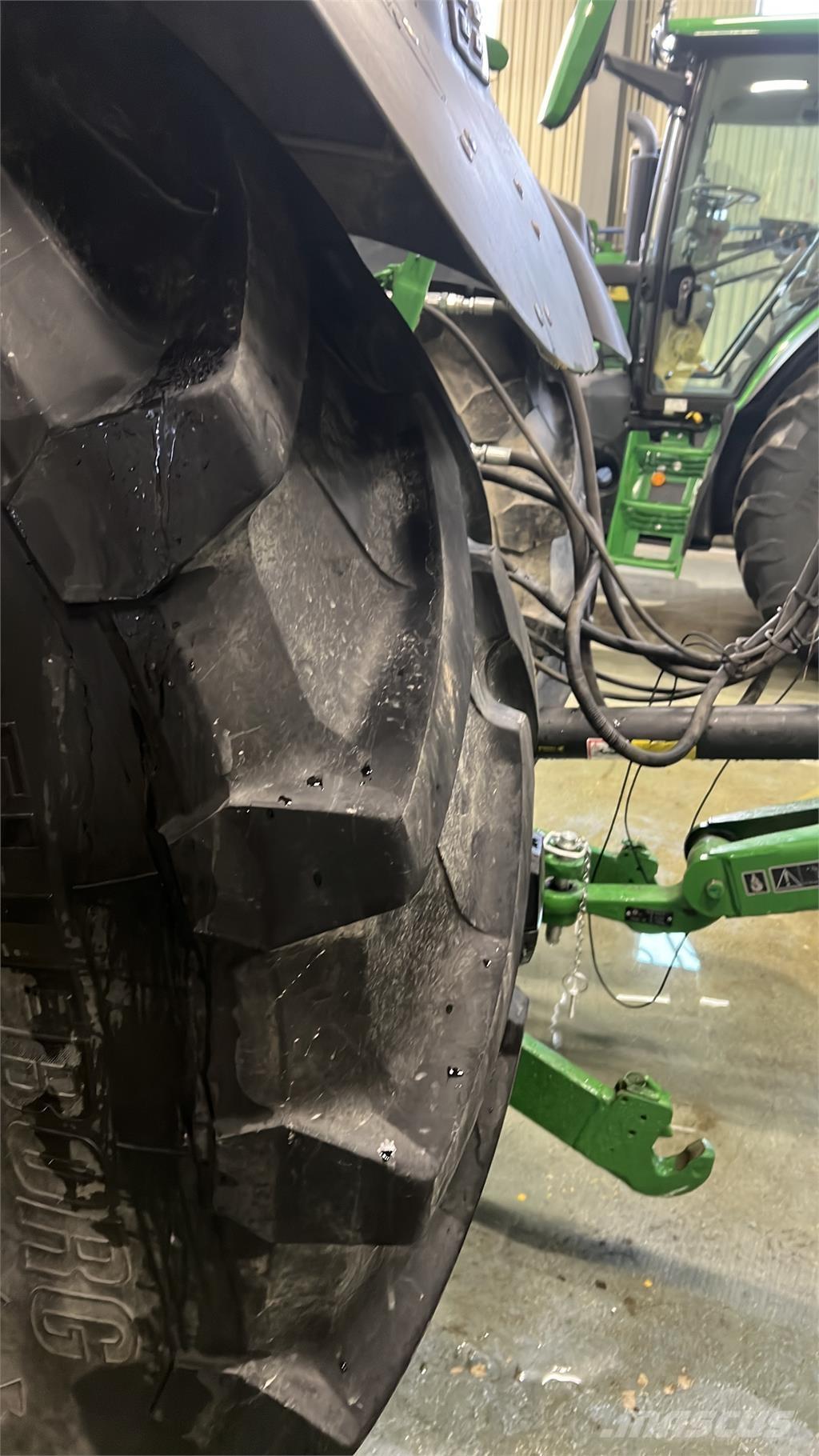 John Deere 6215R Tractoren