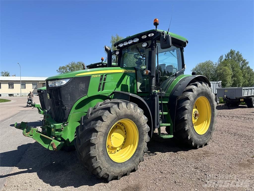 John Deere 7230R Tractoren