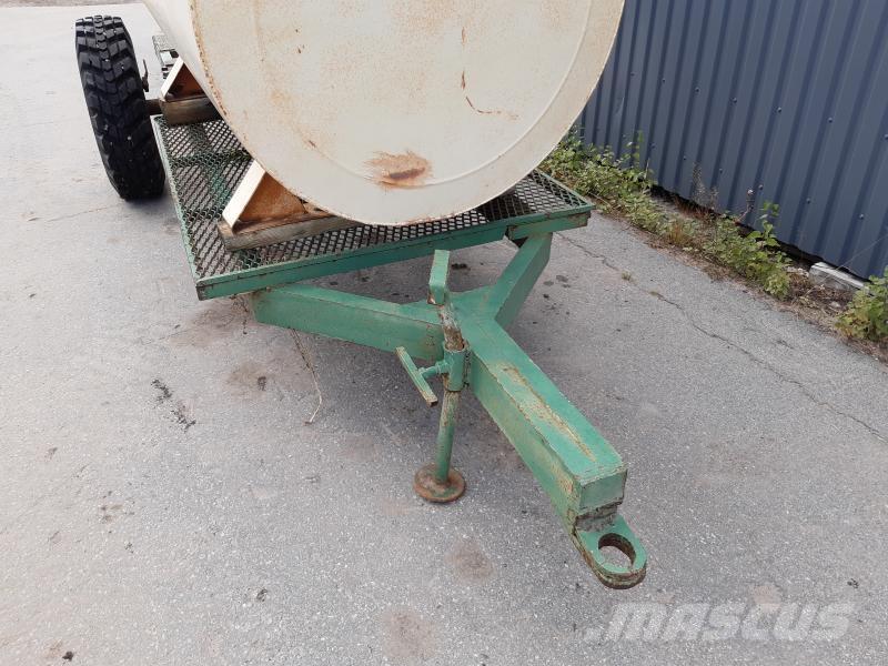  VAGN 1-AXLAD MED TANK Universele aanhangers