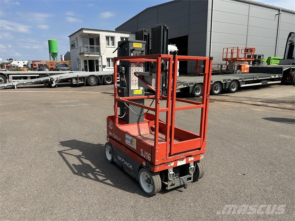 SkyJack SJ16 Zelfrijdende knikarm hoogwerker