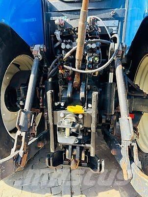 New Holland T7030 Tractoren