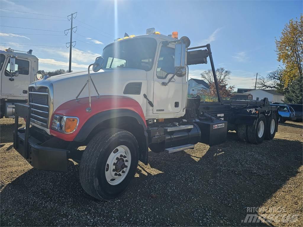 Mack CV713 Anders