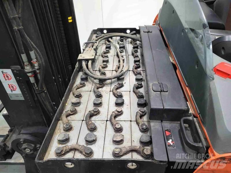 BT RRE160E Reachtruck voor hoog niveau