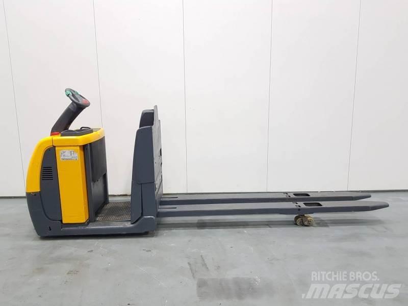 Jungheinrich ECE220 XL Orderpicker voor middelhoog niveau