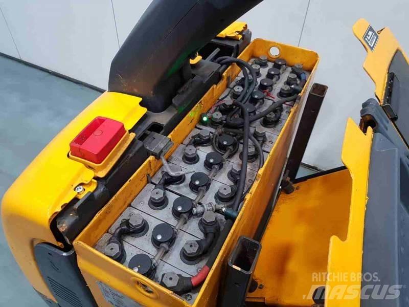 Jungheinrich ECE220 XL Orderpicker voor middelhoog niveau