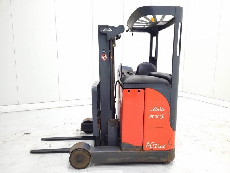 Linde R12 Reachtruck voor hoog niveau