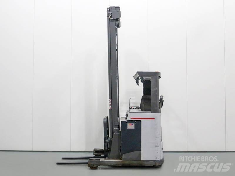 Nissan UNS161 Reachtruck voor hoog niveau