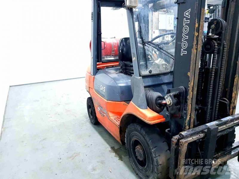 Toyota 42-7FGF25 LPG heftrucks