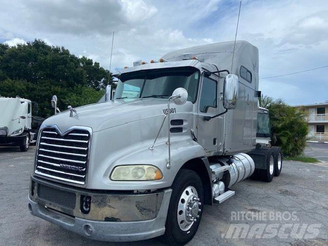Mack CXU613 Trekkers