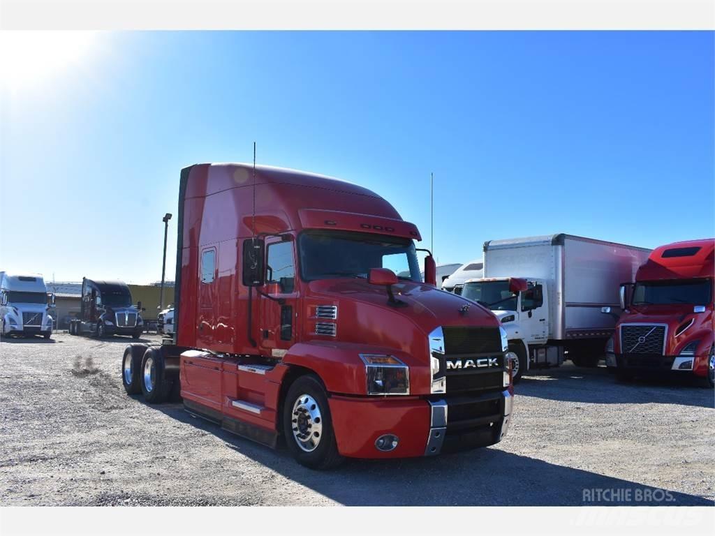 Mack ANTHEM Trekkers