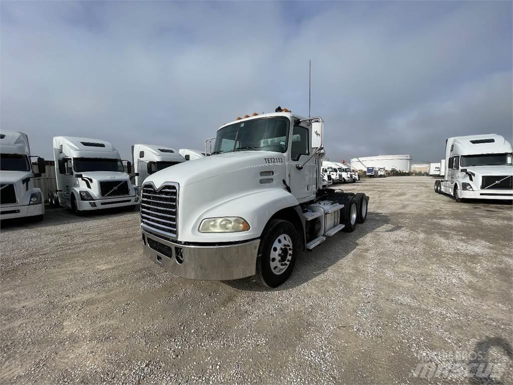 Mack CXU613 Trekkers