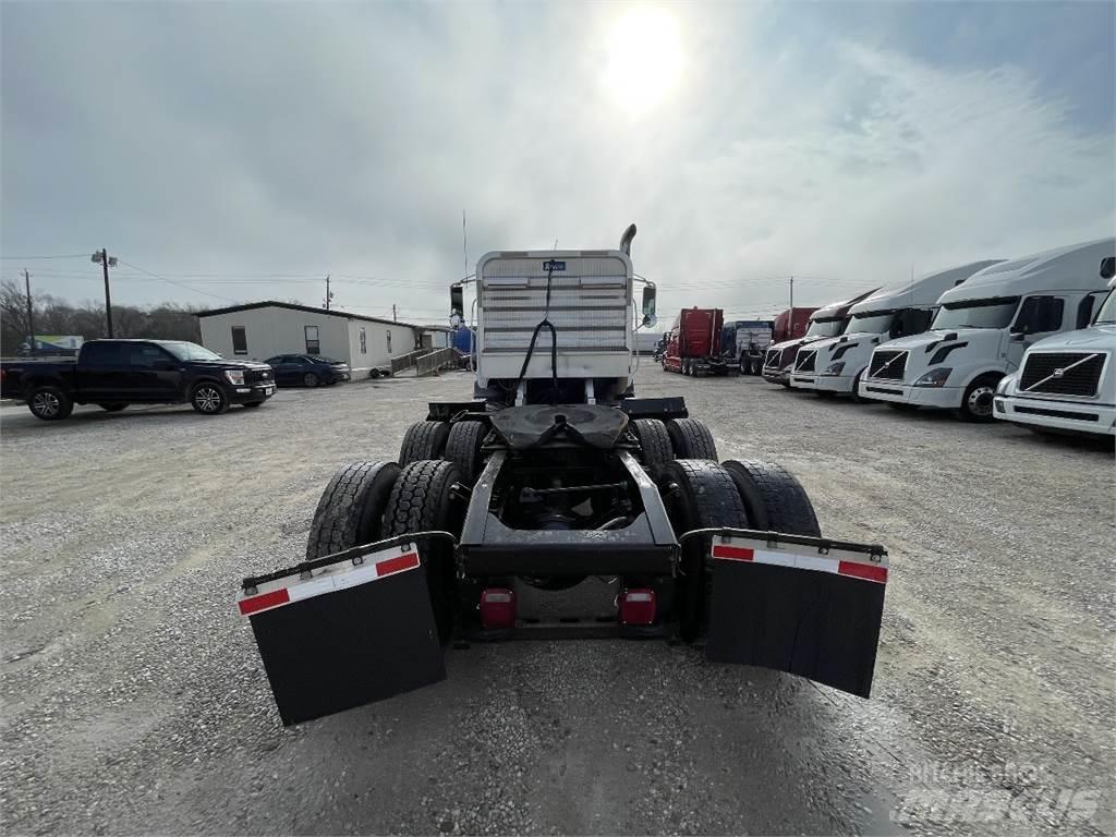 Mack CXU613 Trekkers