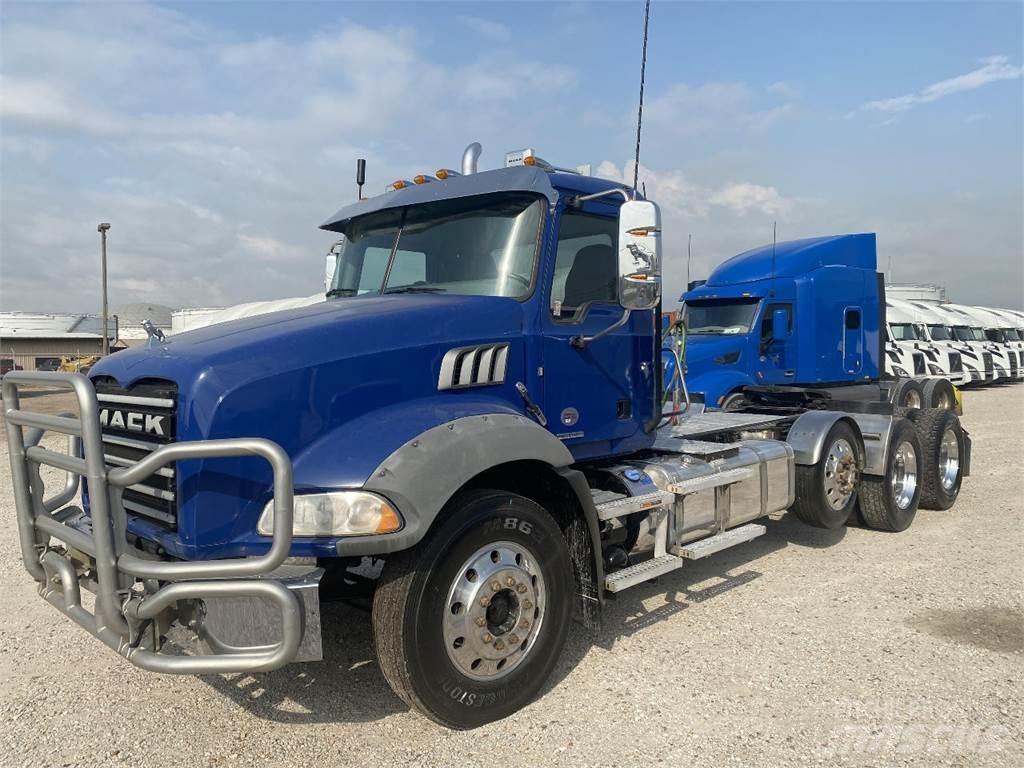 Mack GRANITE Trekkers