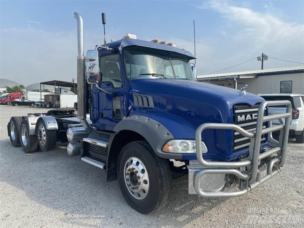 Mack GRANITE Trekkers