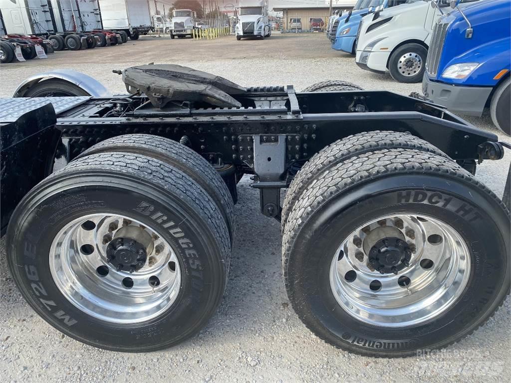 Mack GRANITE Trekkers