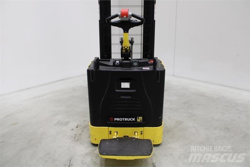 Hyster S1.5S Zelfrijdende stapelaars