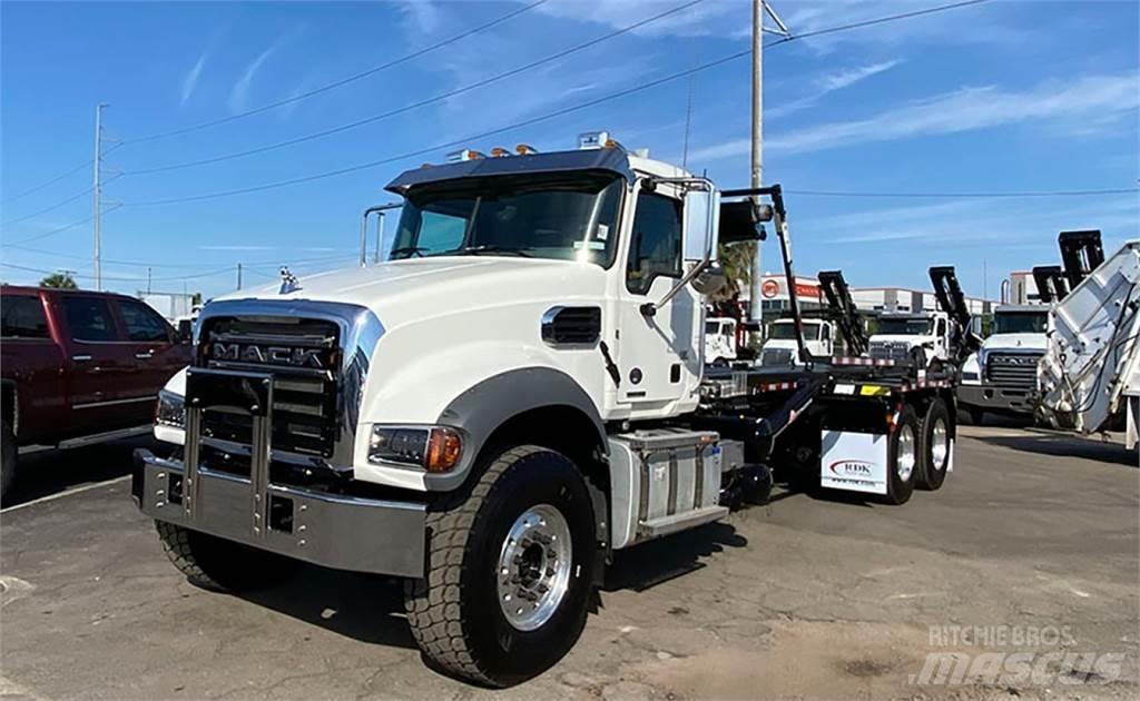 Mack GRANITE Containertrucks met kabelsysteem
