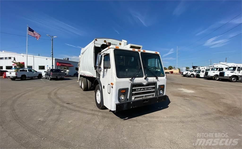 Mack LEU613 Vuilniswagens