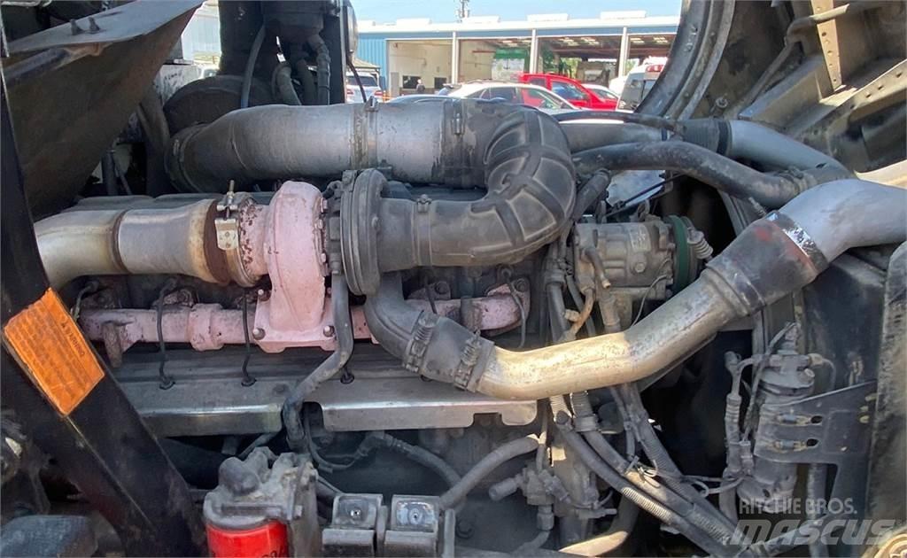 Mack MR688S Vuilniswagens