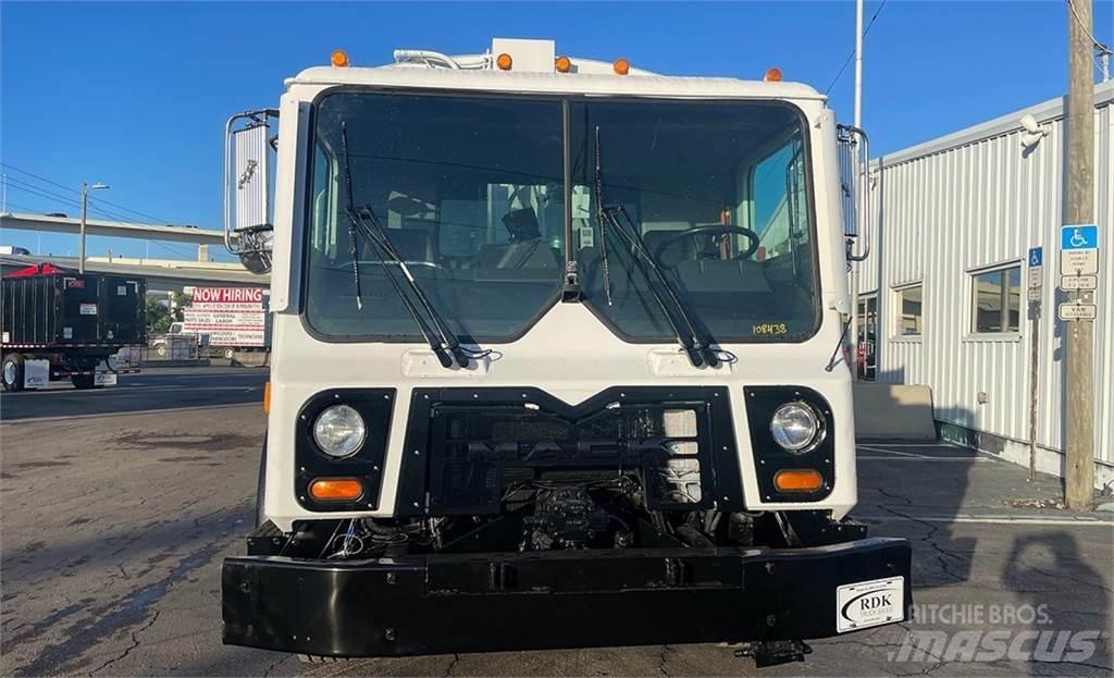 Mack MRU613 Vuilniswagens