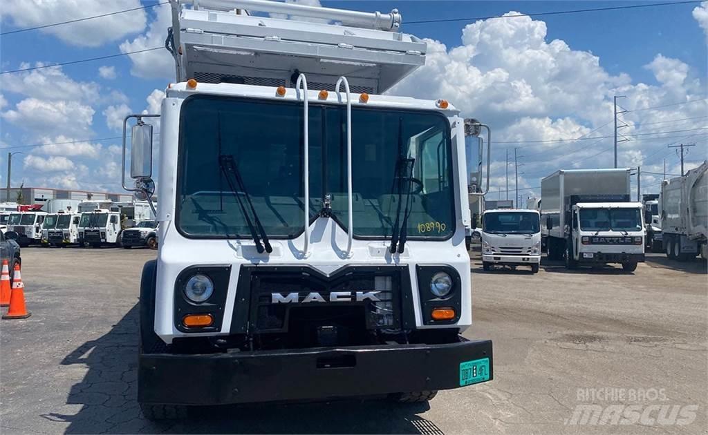 Mack MRU613 Vuilniswagens
