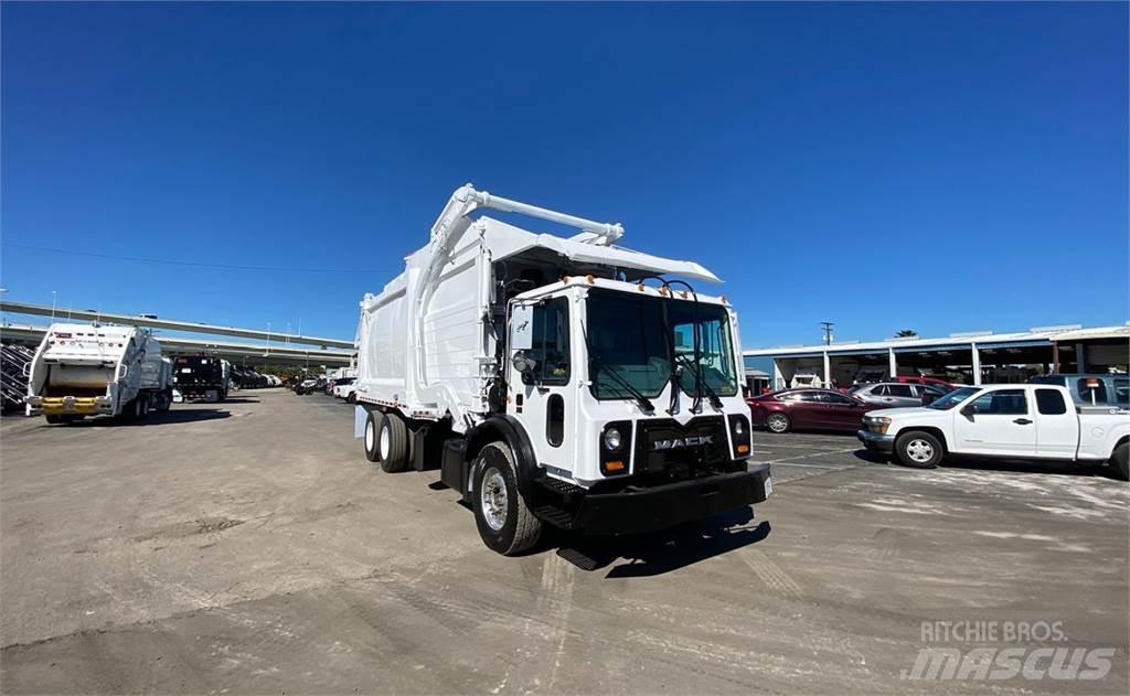Mack MRU613 Vuilniswagens